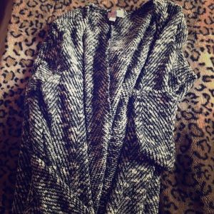 Small black & white knit Lularoe Sarah